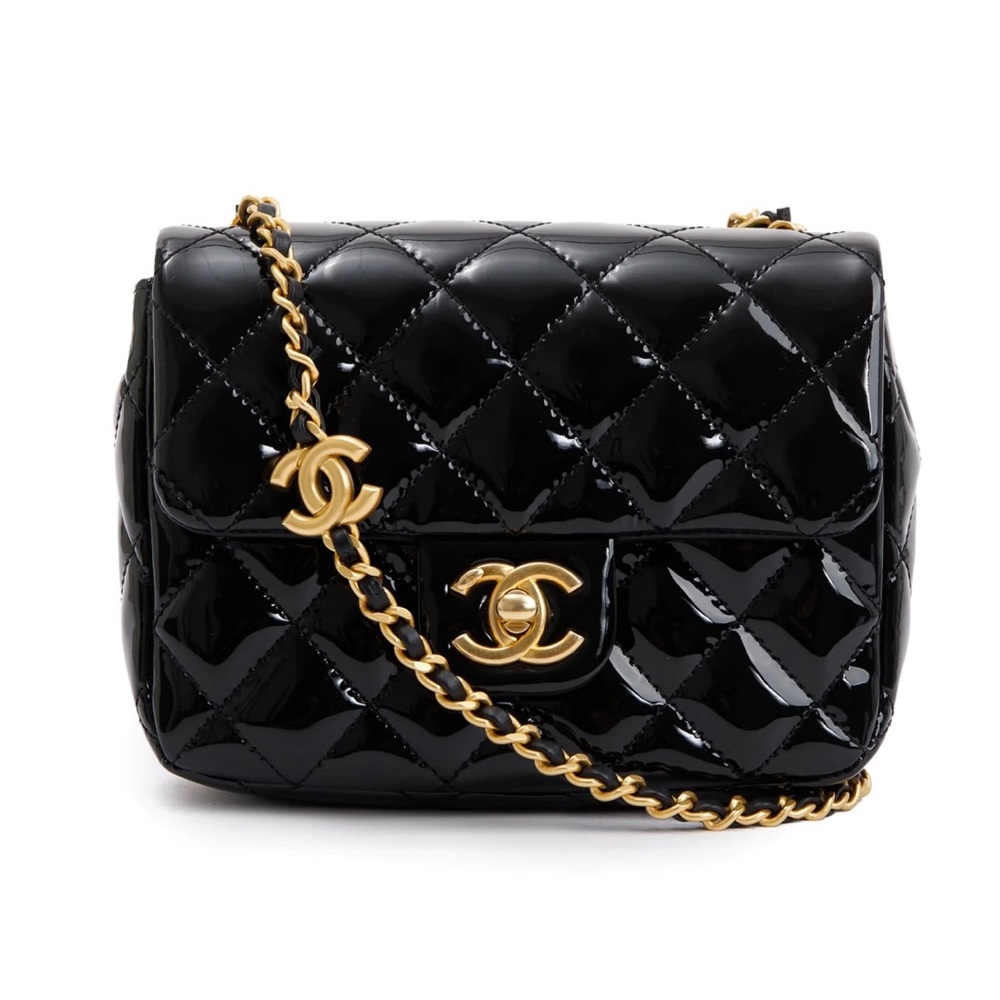 CHANEL 2022 BLACK QUILTED PATENT LEATHER COCO DE TOI HEART SQUARE MINI FLAP BAG